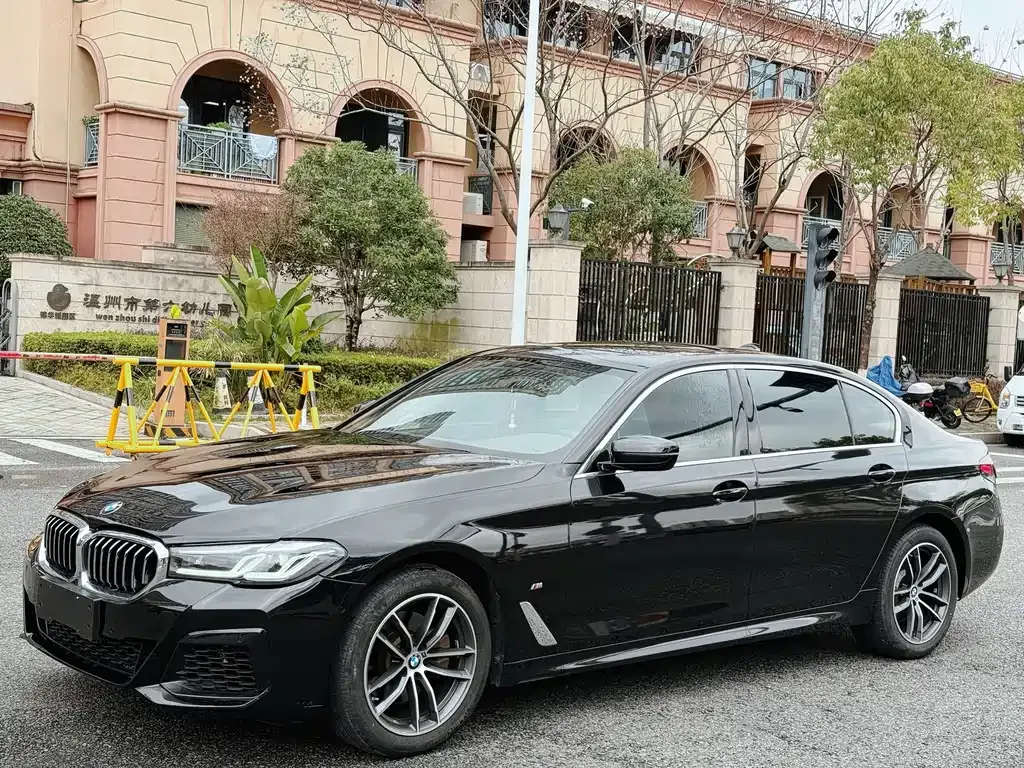 BMW 5 Series — фото 10