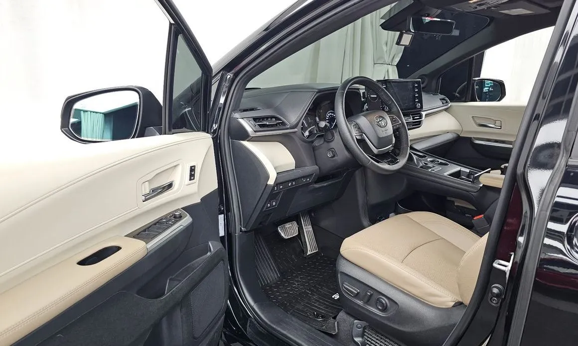 Toyota Sienna — фото 2