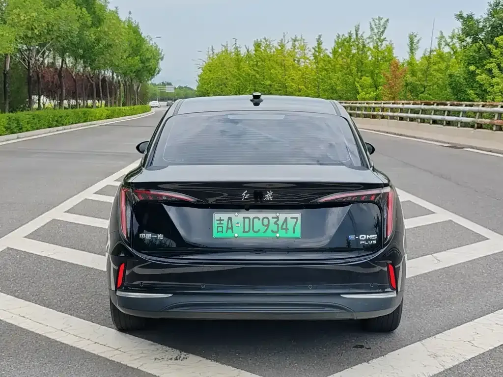 Hongqi E-QM5 — фото 2