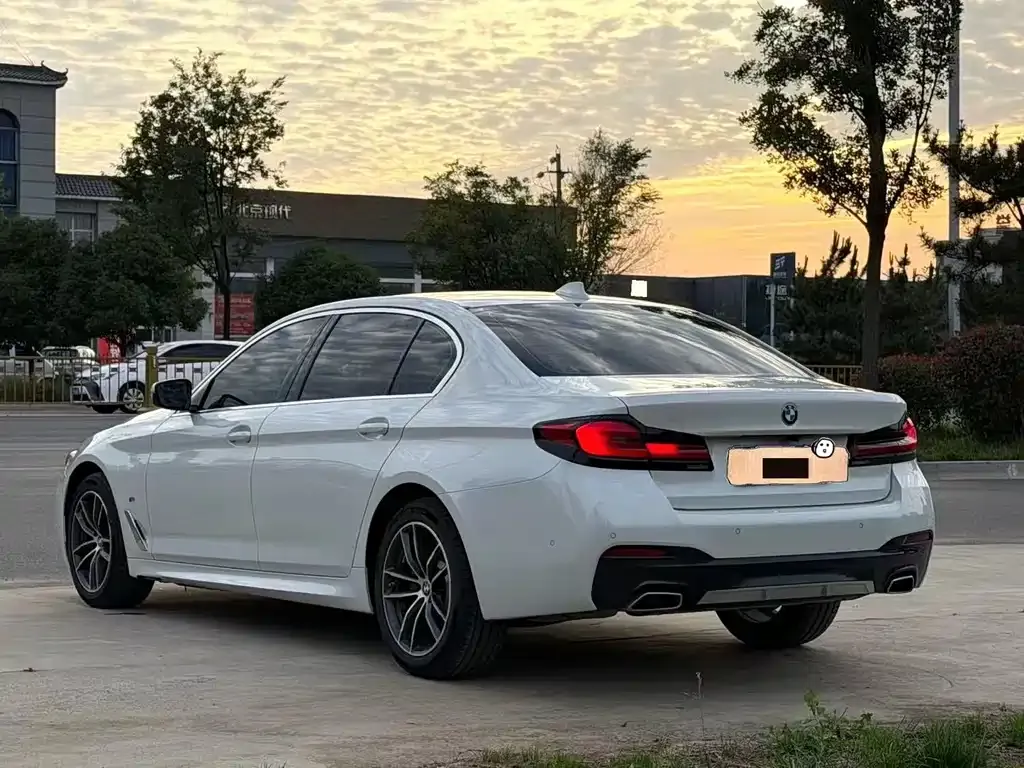 BMW 5 Series — фото 5
