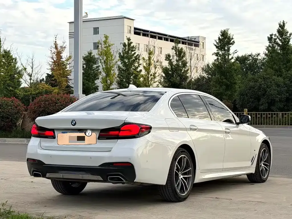 BMW 5 Series — фото 7