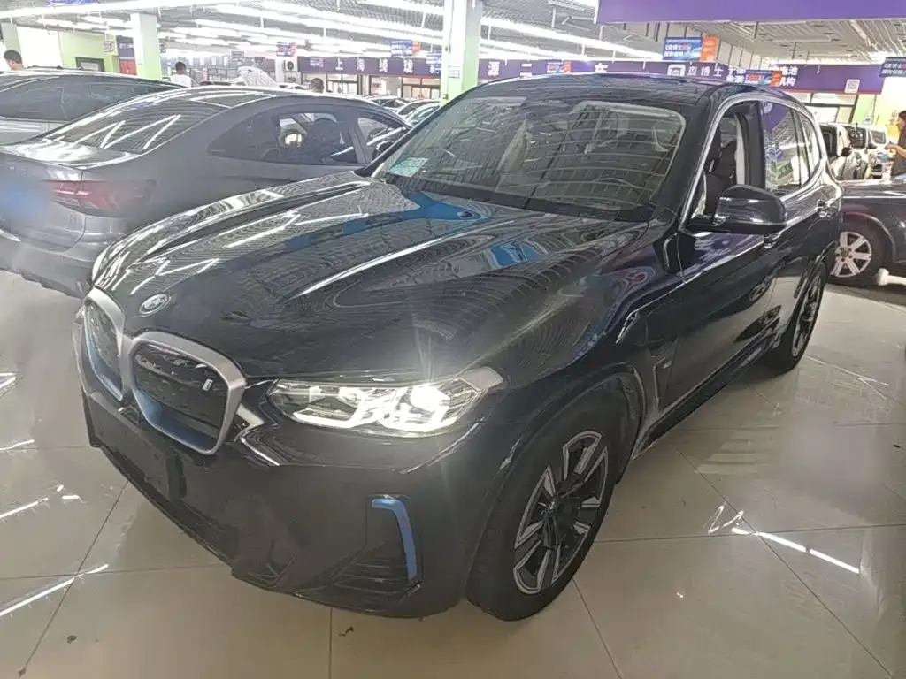 BMW iX3 — фото 1