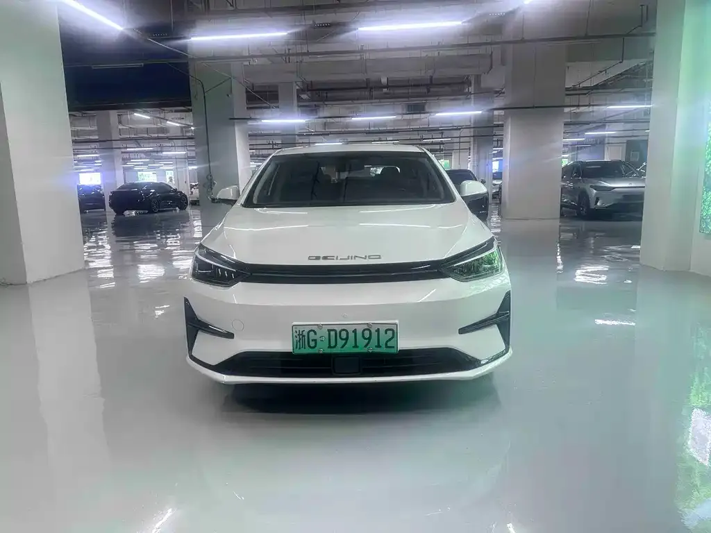 BAIC EU5 Plus — фото 4