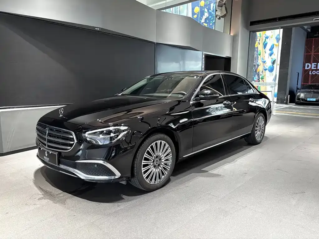 Mercedes-Benz E-Class — фото 1