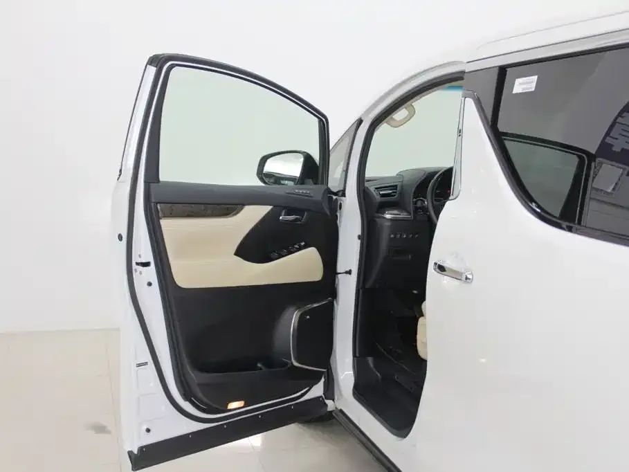 Toyota Alphard — фото 2