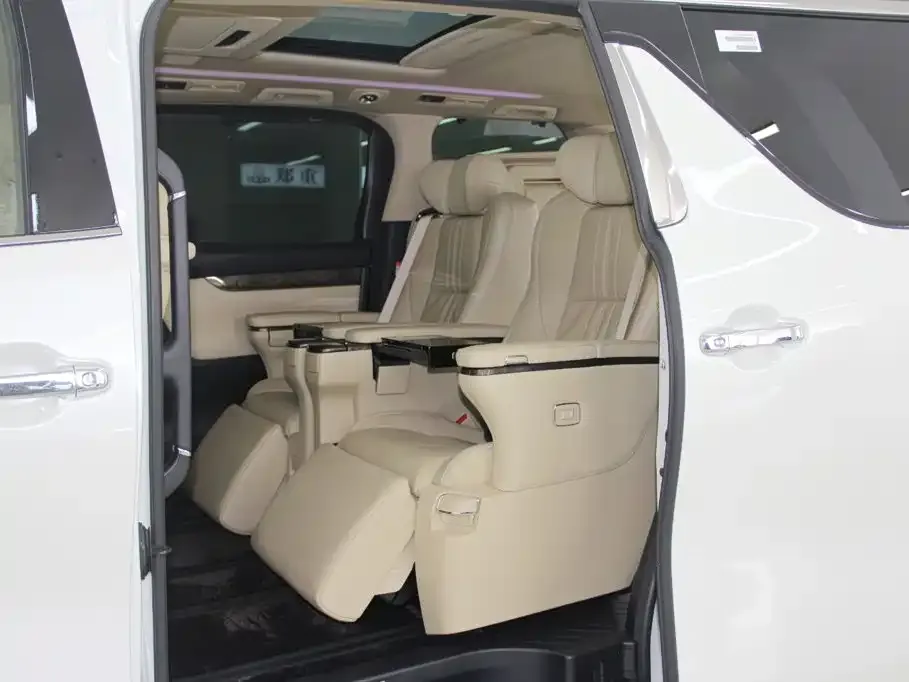 Toyota Alphard — фото 6