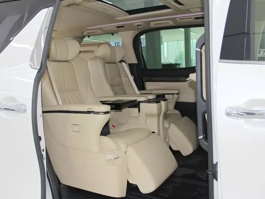 Toyota Alphard — фото 9