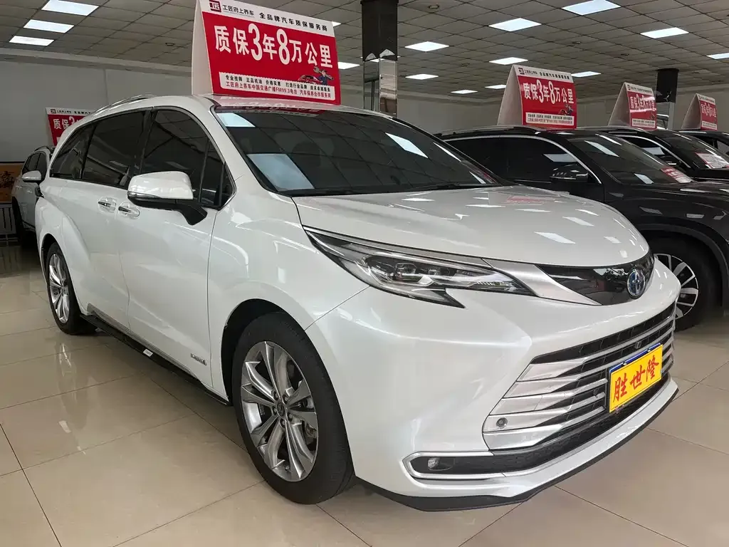 Toyota Sienna — фото 2