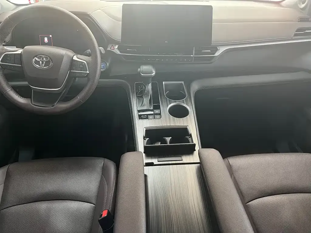 Toyota Sienna — фото 4