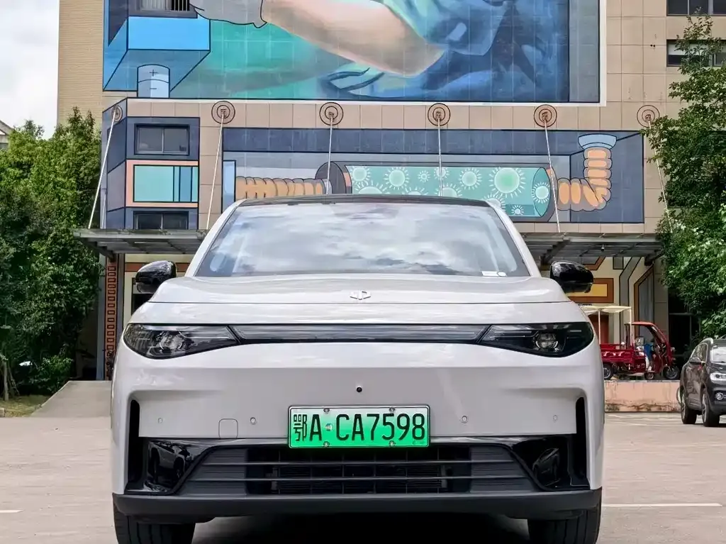 Leapmotor C10