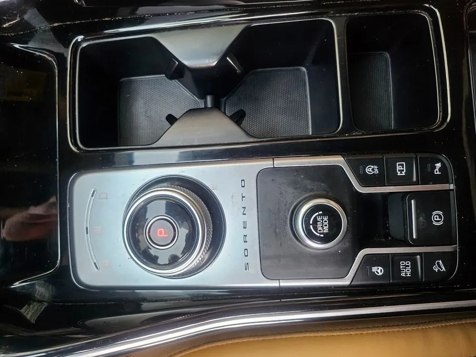 Kia Sorento — фото 7