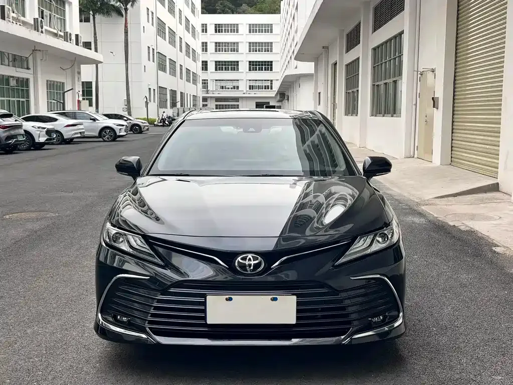 Toyota Camry — фото 7