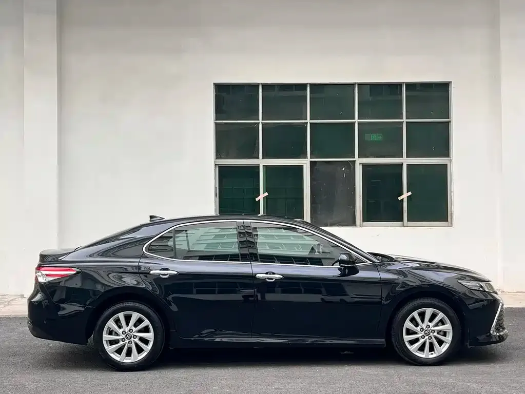 Toyota Camry — фото 3
