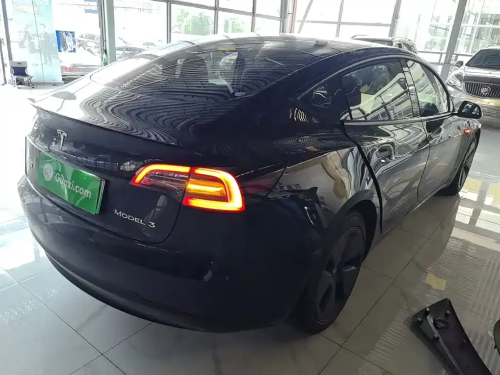 Tesla Model 3 — фото 10