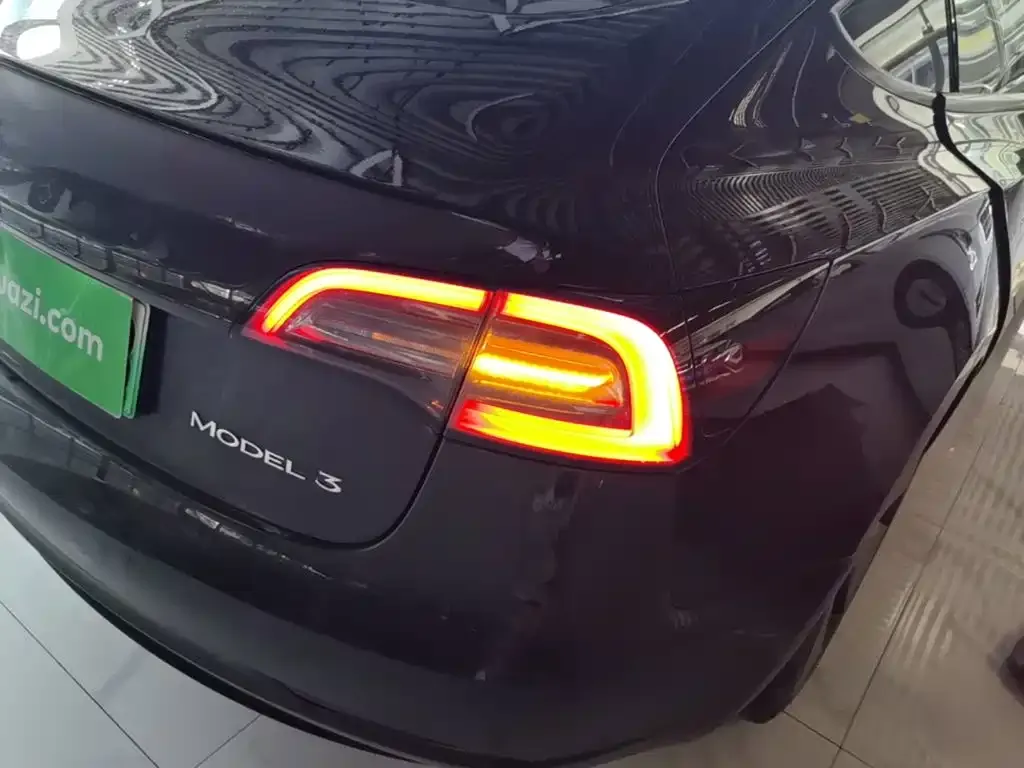 Tesla Model 3 — фото 3
