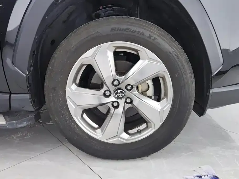Toyota RAV4 — фото 10