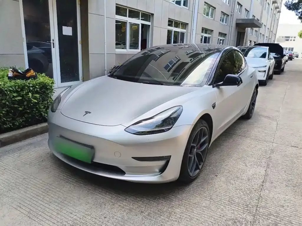 Tesla Model 3 — фото 8