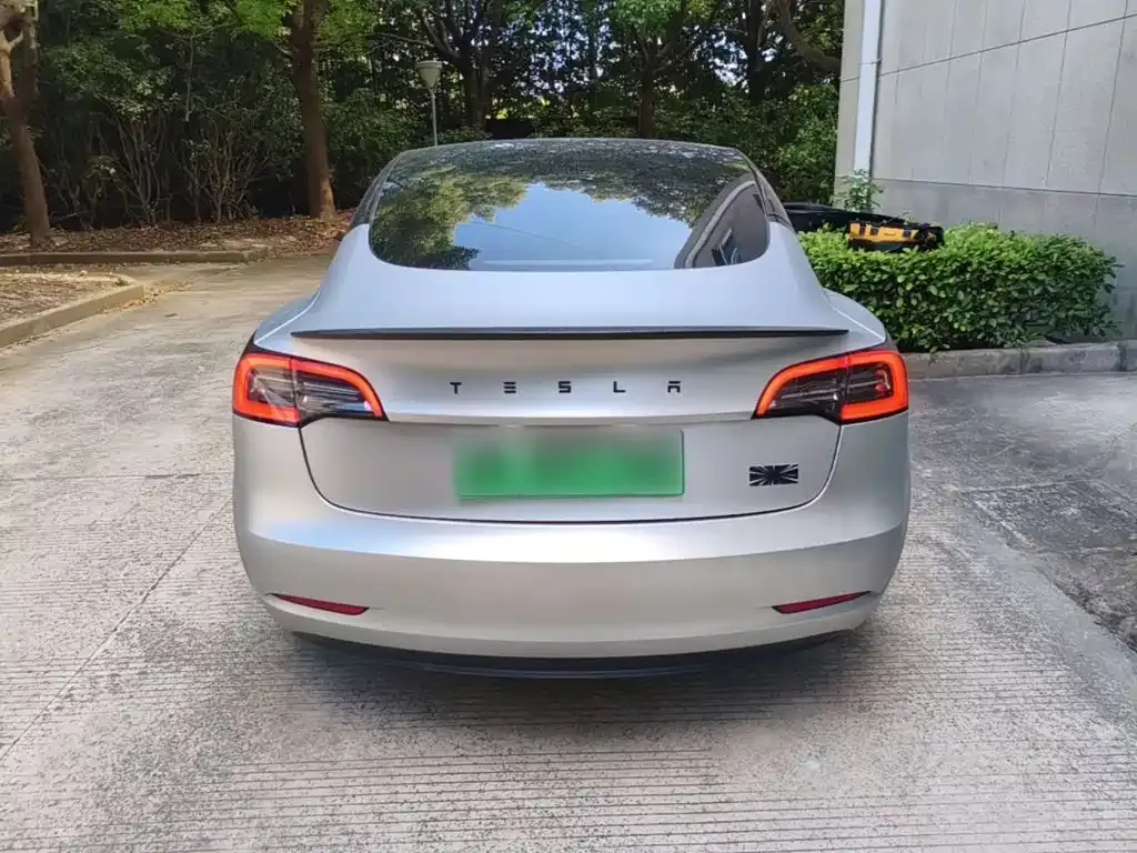 Tesla Model 3 — фото 4
