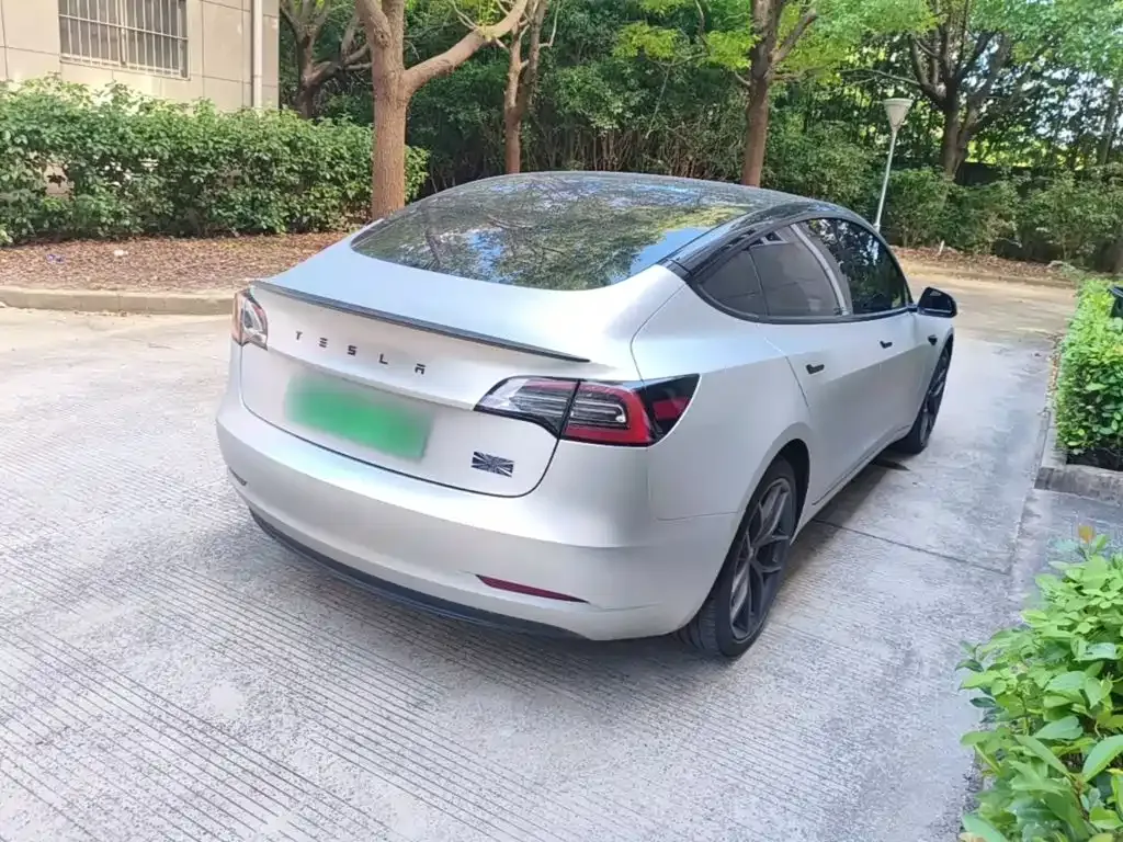 Tesla Model 3 — фото 9