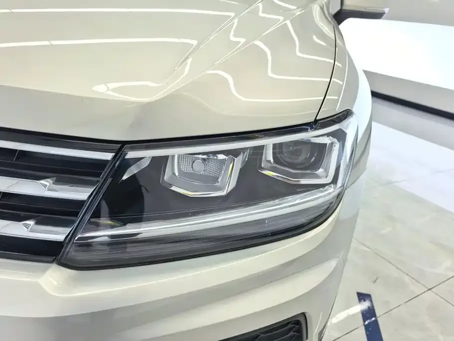 Volkswagen Tiguan L — фото 6