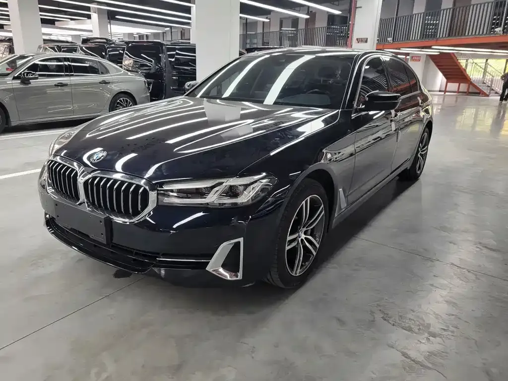 BMW 5 Series — фото 1