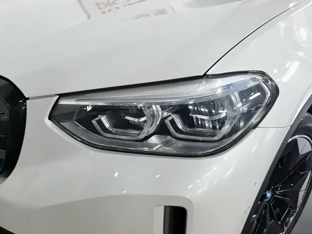 BMW iX3 — фото 9