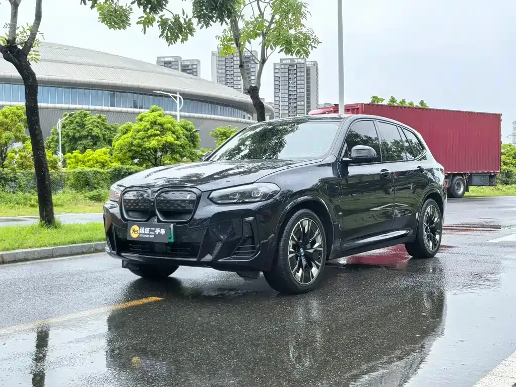 BMW iX3 — фото 1