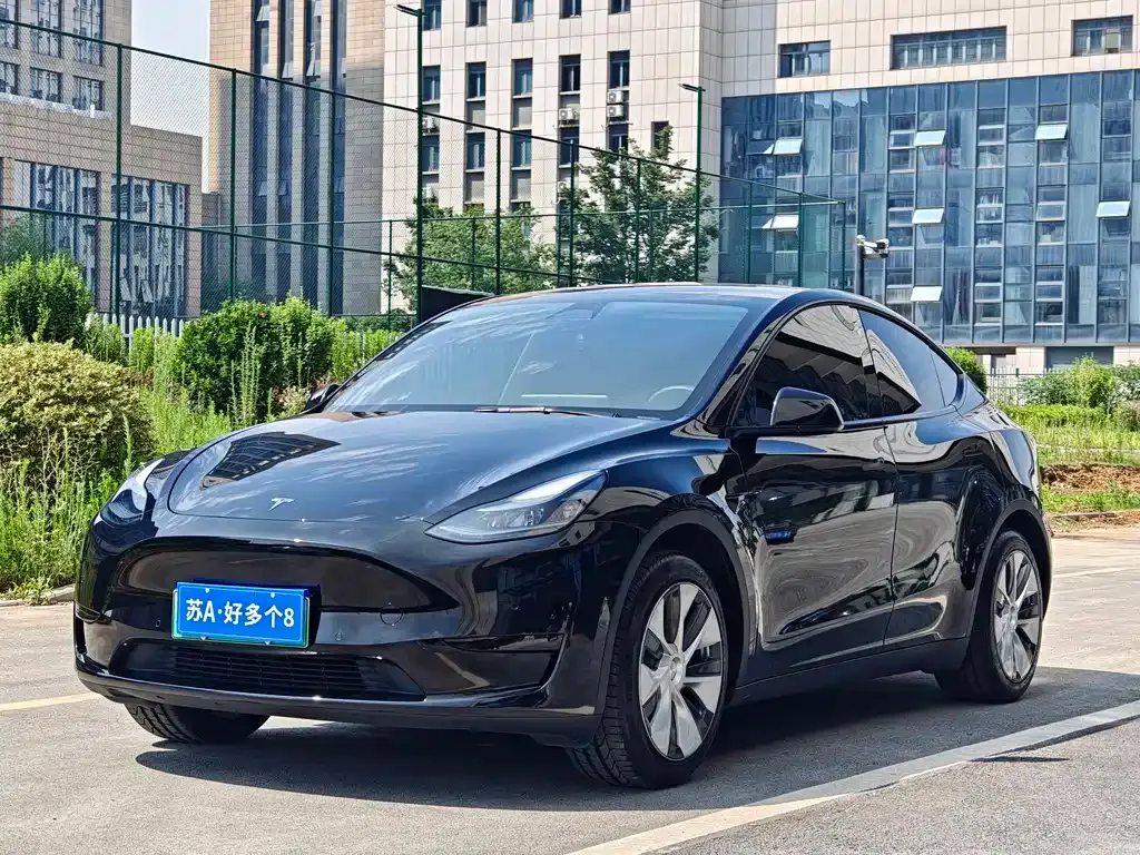 Tesla Model Y — фото 1