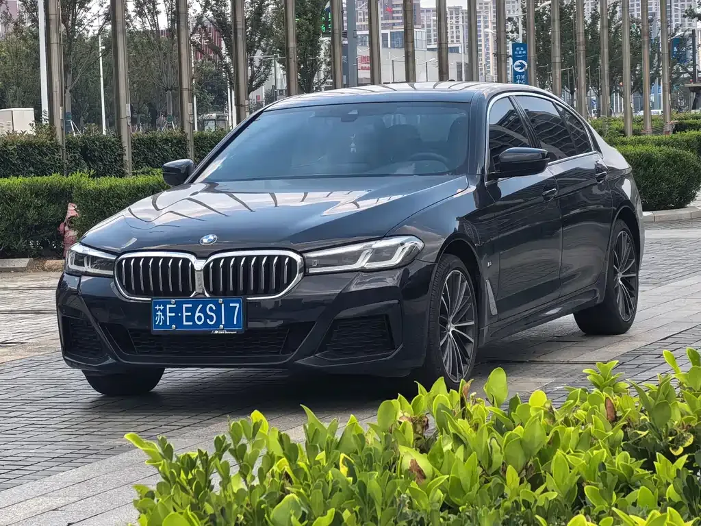 BMW 5 Series — фото 1