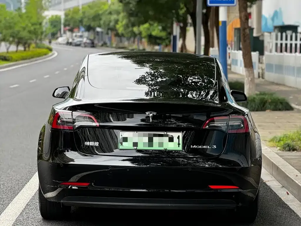 Tesla Model 3 — фото 7