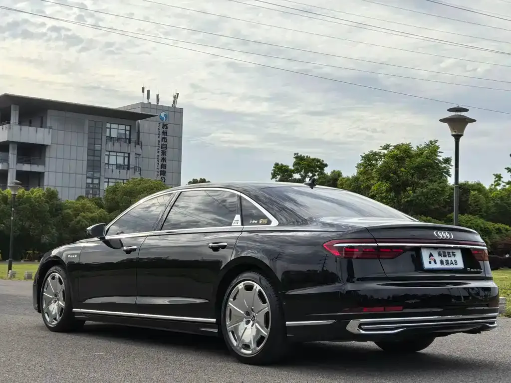 Audi A8 — фото 5
