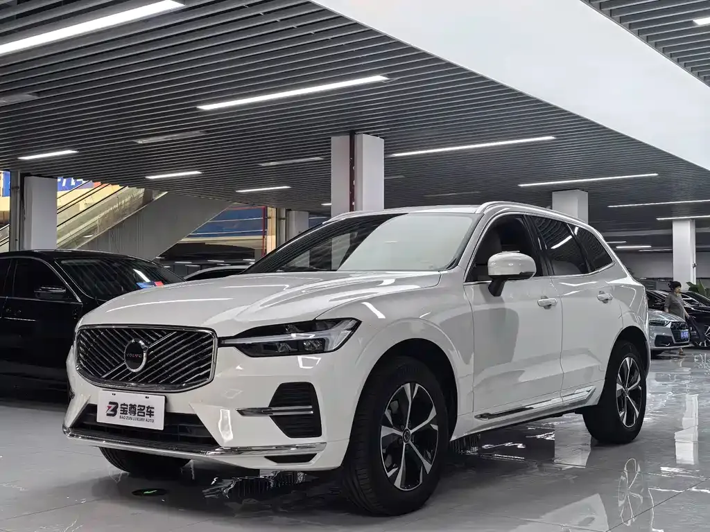 Volvo XC60 — фото 1