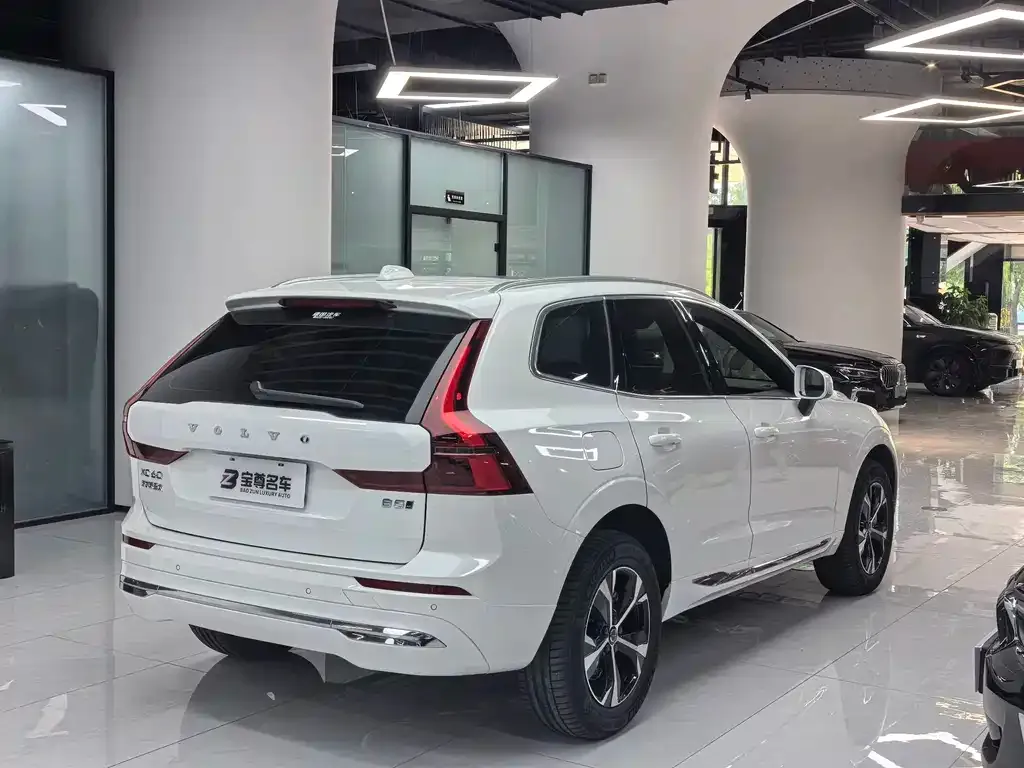 Volvo XC60 — фото 6