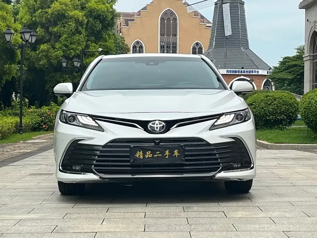 Toyota Camry — фото 5