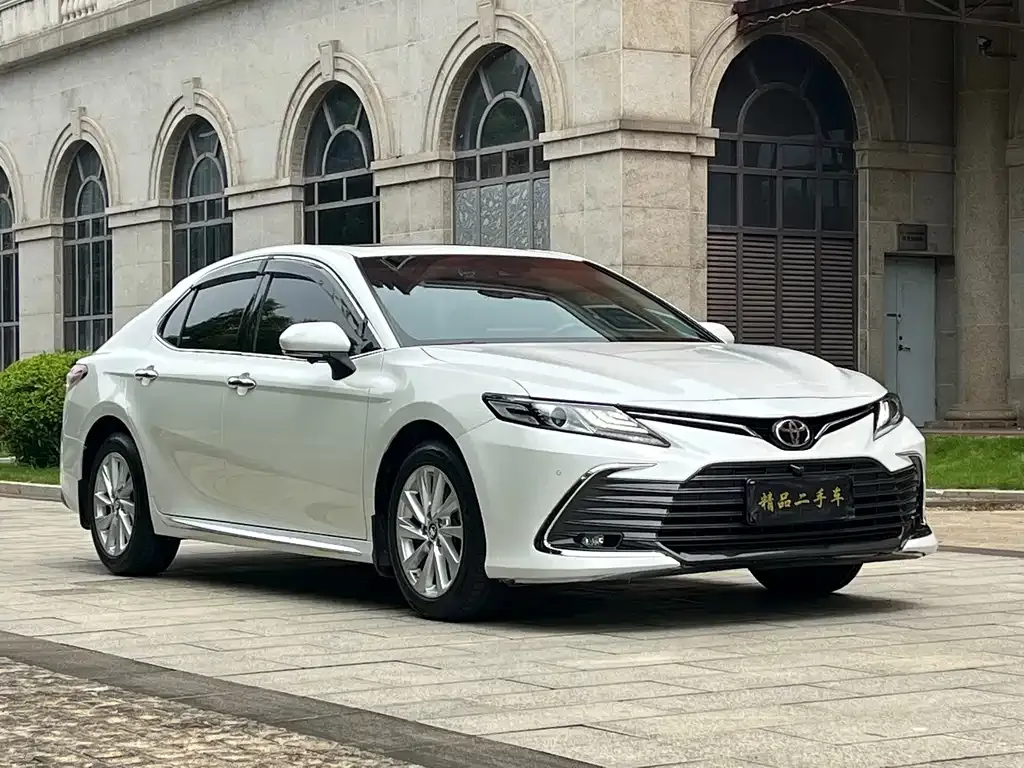Toyota Camry — фото 8