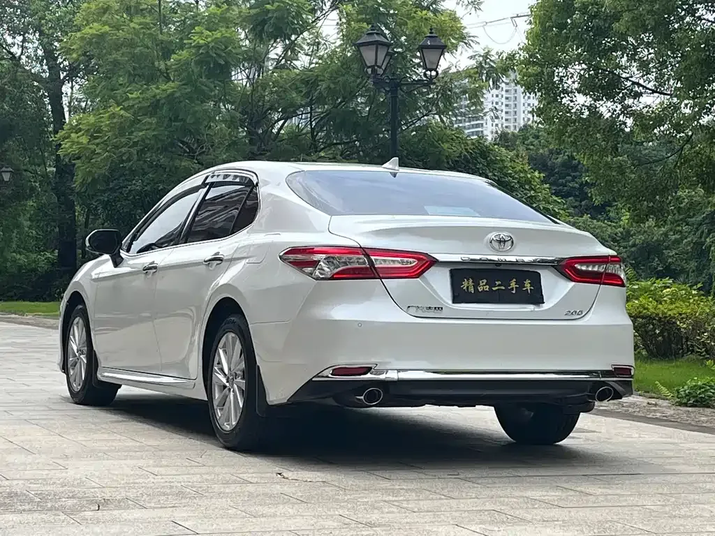 Toyota Camry — фото 7