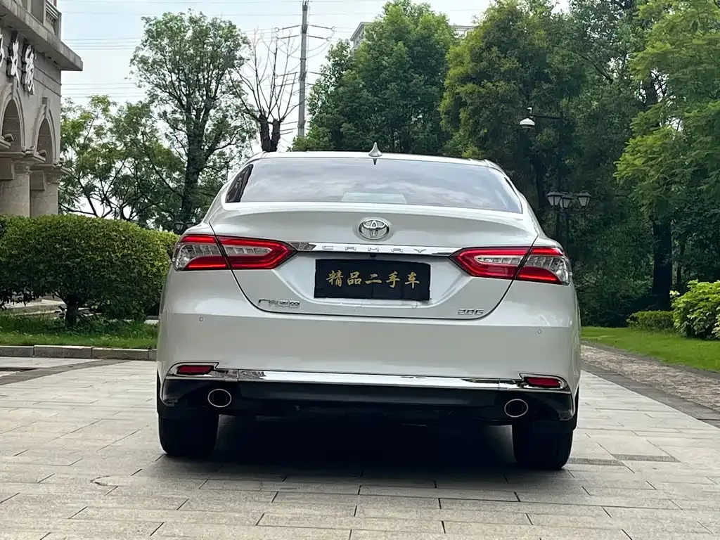 Toyota Camry — фото 9