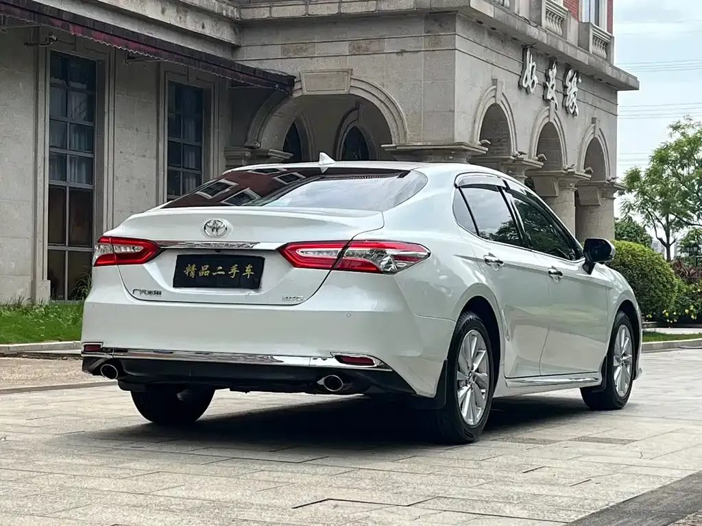 Toyota Camry — фото 6