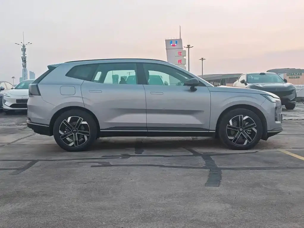 Volvo XC70 Plug-in Hybrid — фото 4