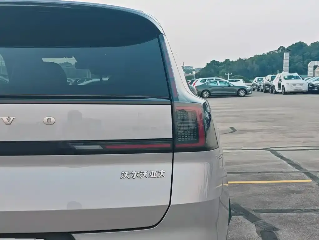 Volvo XC70 Plug-in Hybrid — фото 6