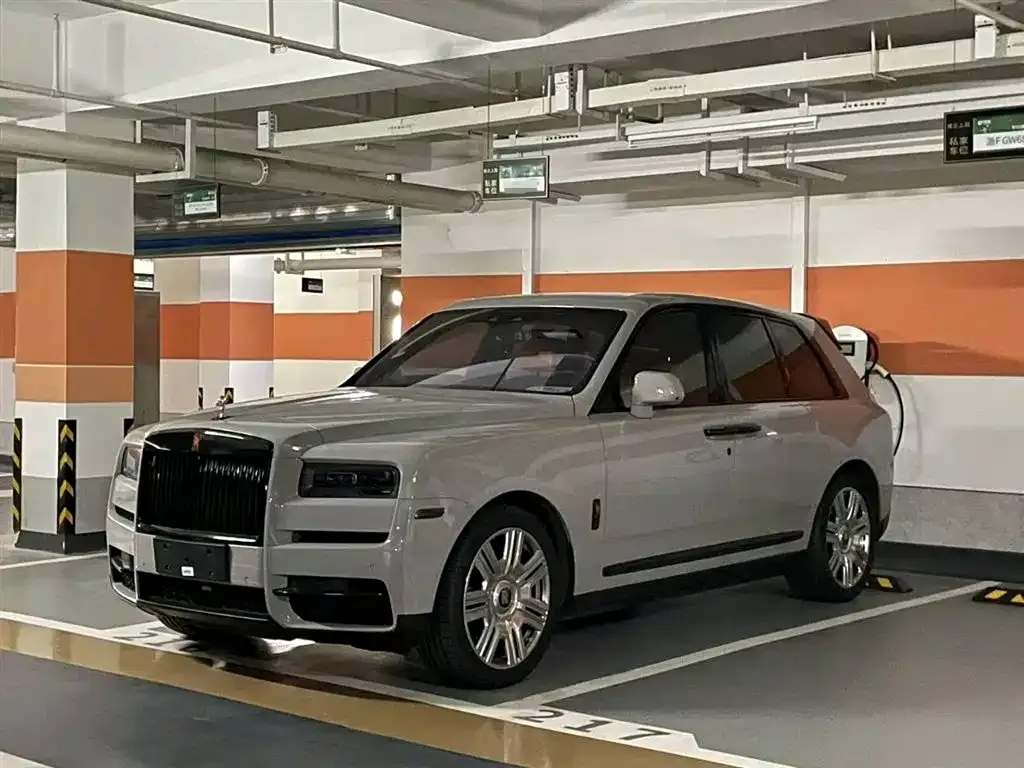 Rolls-Royce Cullinan — фото 1