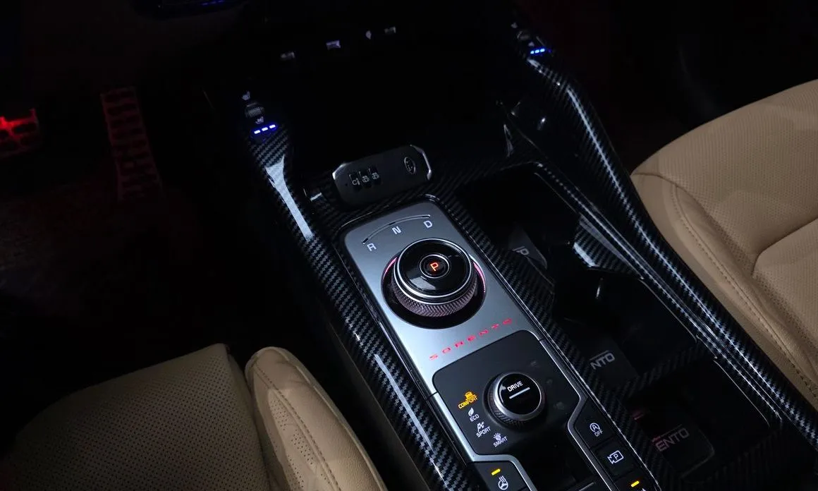 Kia Sorento — фото 6