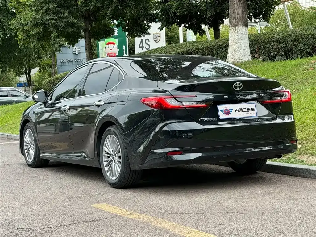 Toyota Camry — фото 9