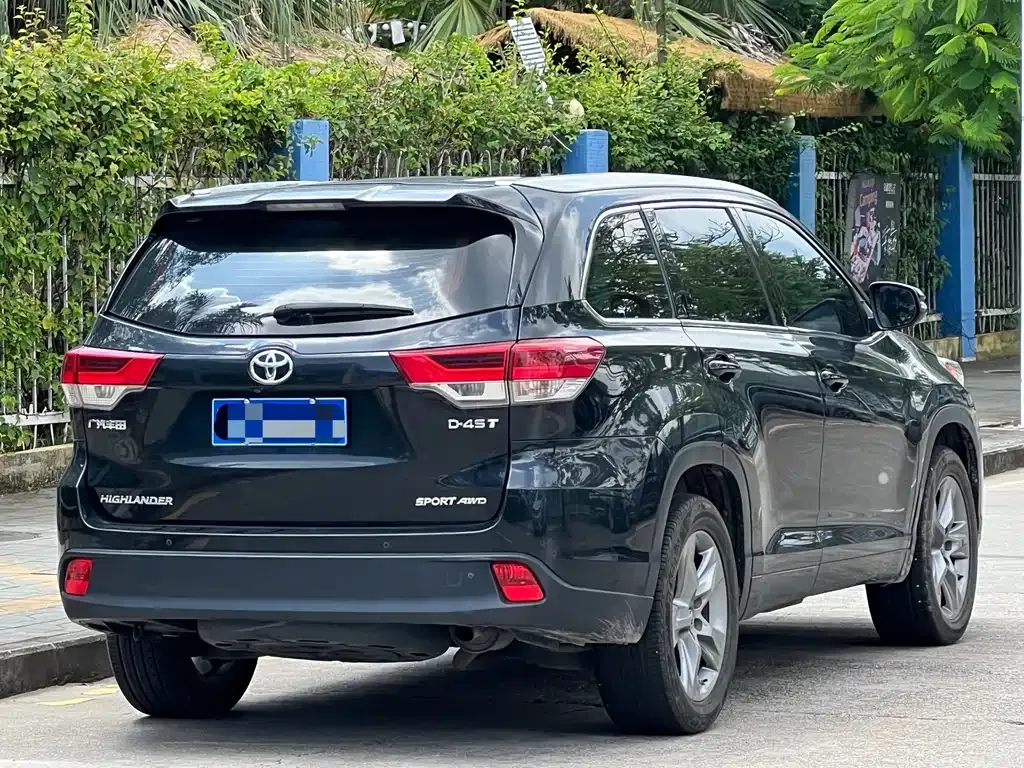 Toyota Highlander — фото 9