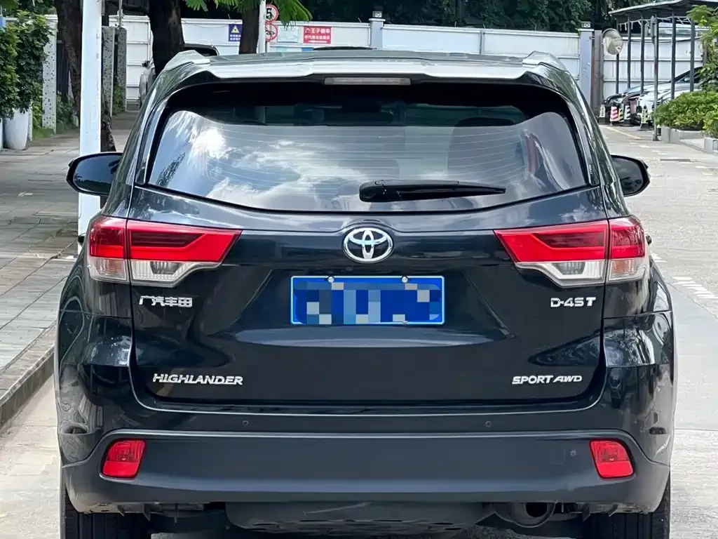 Toyota Highlander — фото 8