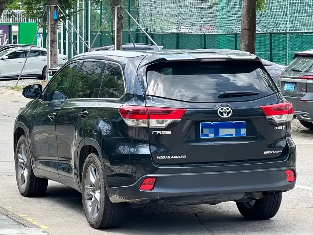 Toyota Highlander — фото 10