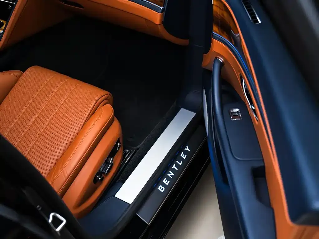 Bentley Flying Spur PHEV — фото 6