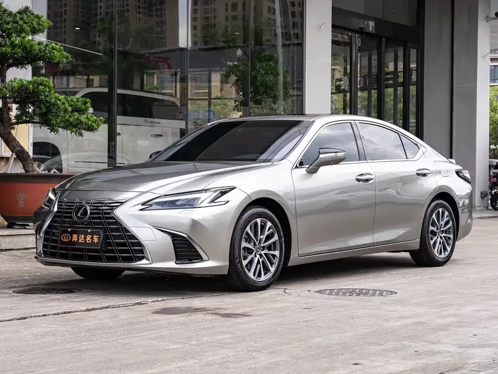 Lexus ES — фото 1