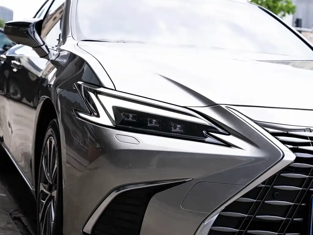 Lexus ES — фото 5