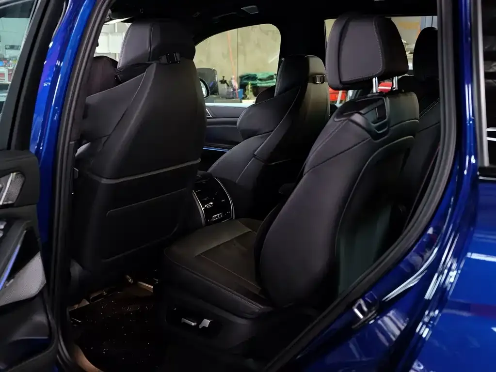 BMW X7 M60i 2025 из CN, фото 5